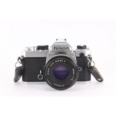 Пленочная фотокамера зеркальная Nikon FM Nikon E 50mm/1.8 Пленочная фотокамера зеркальная Nikon FM Nikon E 50mm/1.8